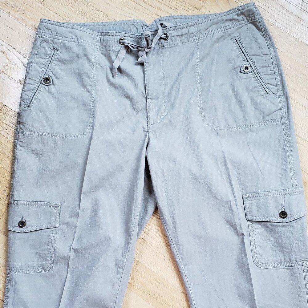 LL Bean Favorite Fit Women's Convertible Straight Leg Cargo Pants, Size: 16 Reg - Picture 5 of 16